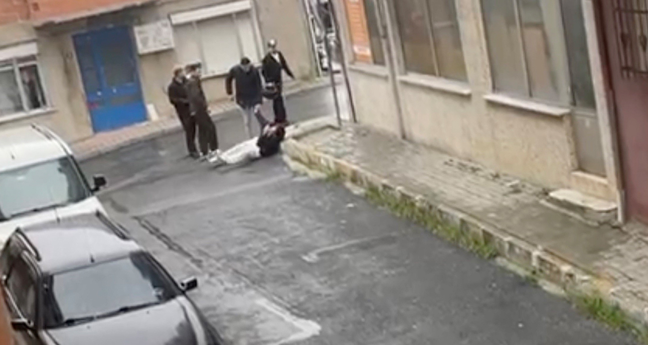 Arnavutköy’de Sokak Kavgası: Genç Hastanelik Oldu