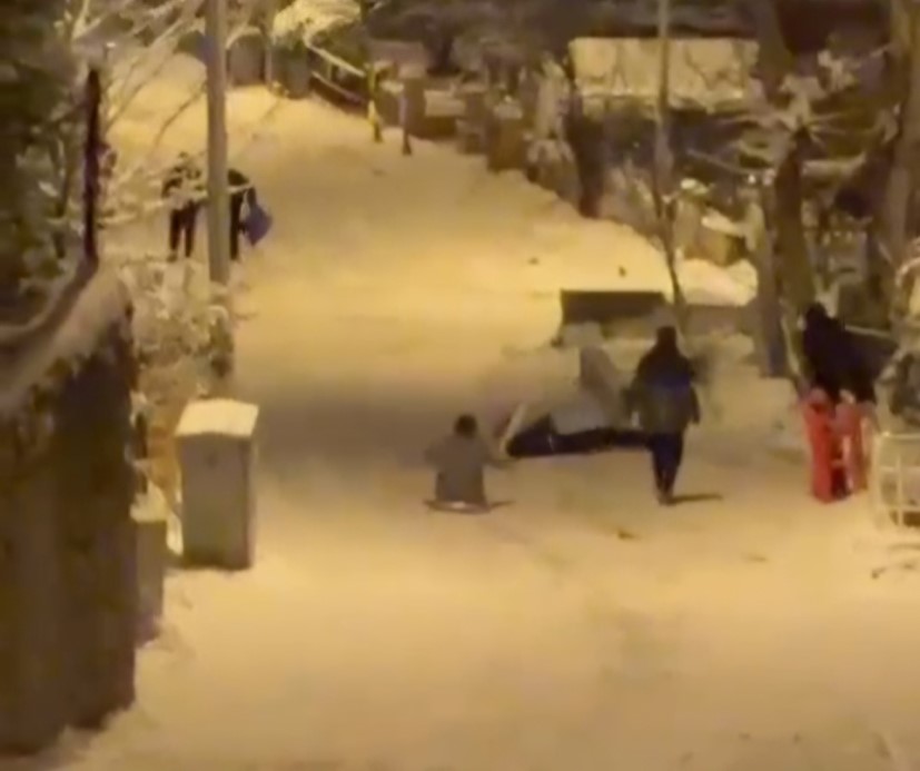 Bartın’da Tepsiyle Kayarken Duvara Çarpan Genç Kız Ağır Yaralandı
