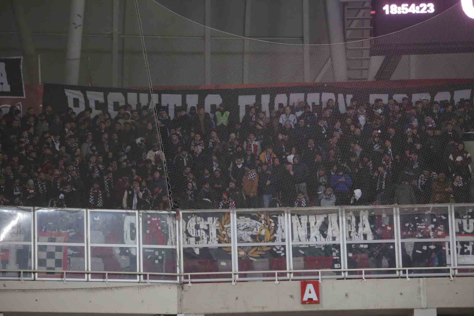 Beşiktaş Taraftarları Sivas’ta Takımlarına Güç Verdi