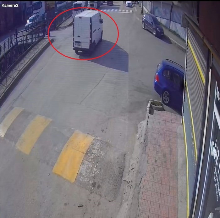 Bursa’da Genç Voleybolcunun Hayatını Tehlikeye Atan Trafik Kazası