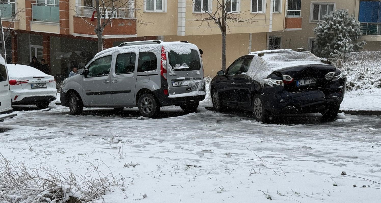 Büyükçekmece’de Karlı Havada Trafik Kazaları Arttı