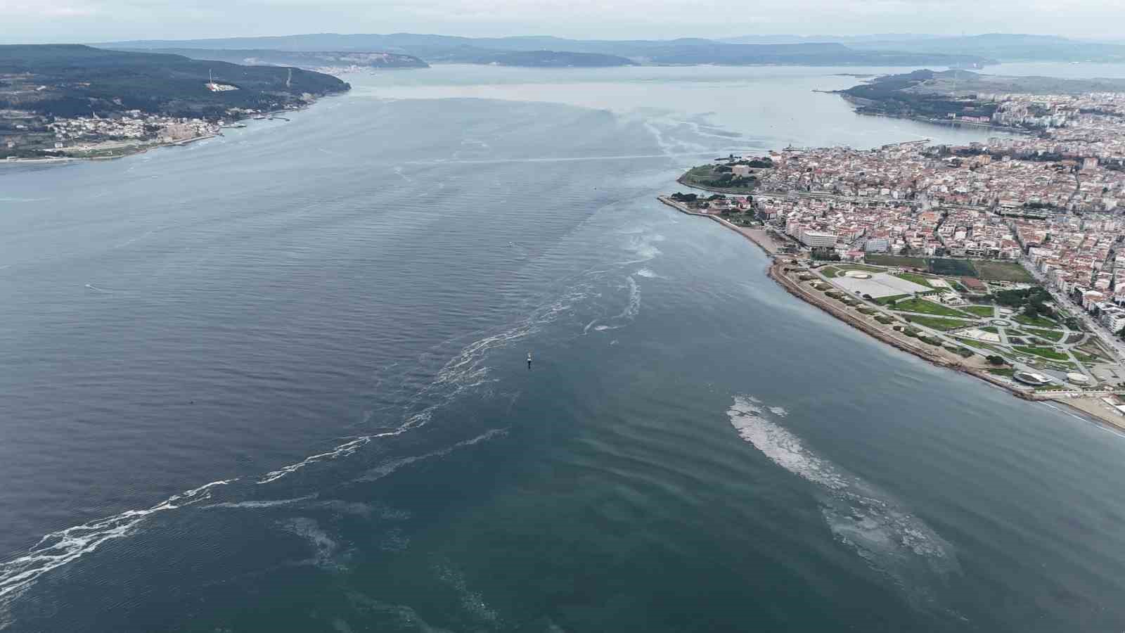 Çanakkale Boğazı Müsilajın Pençesinde: Deniz Salyası Tehlikesi Geri Döndü