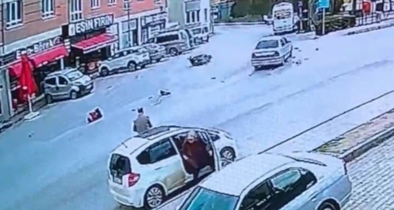 Ehliyetsiz Sürücü Kaza Sonrası Kaçtı: Kurye Yaralı