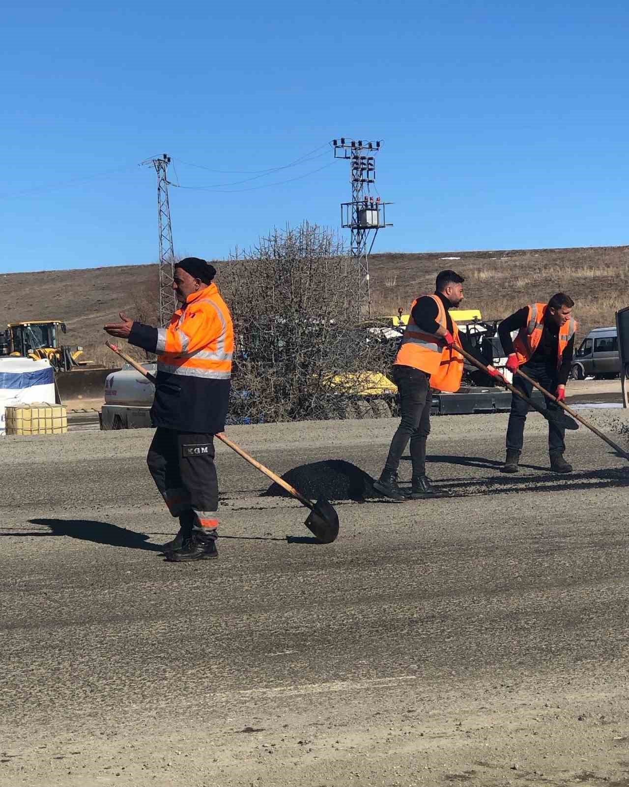 İmranlı-Erzincan Yolunda Yeniden Onarım Çalışmaları Başladı
