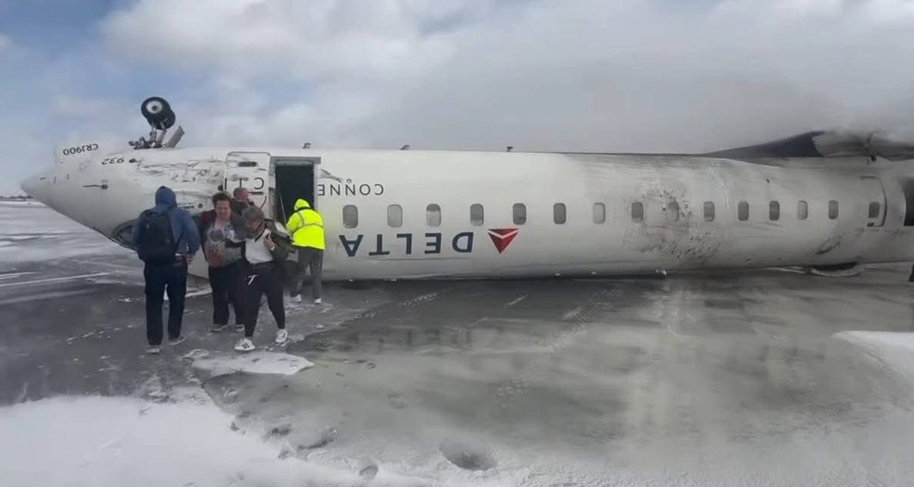 Kanada’da Yolcu Uçağı Ters Dönme Kazası: 18 Yaralı