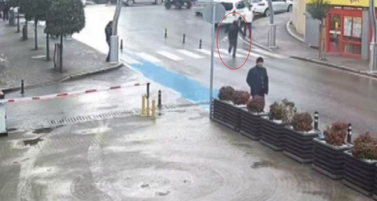 Karasu’da Zabıta ile Dilencinin Kovalamacası Kameralara Yansıdı