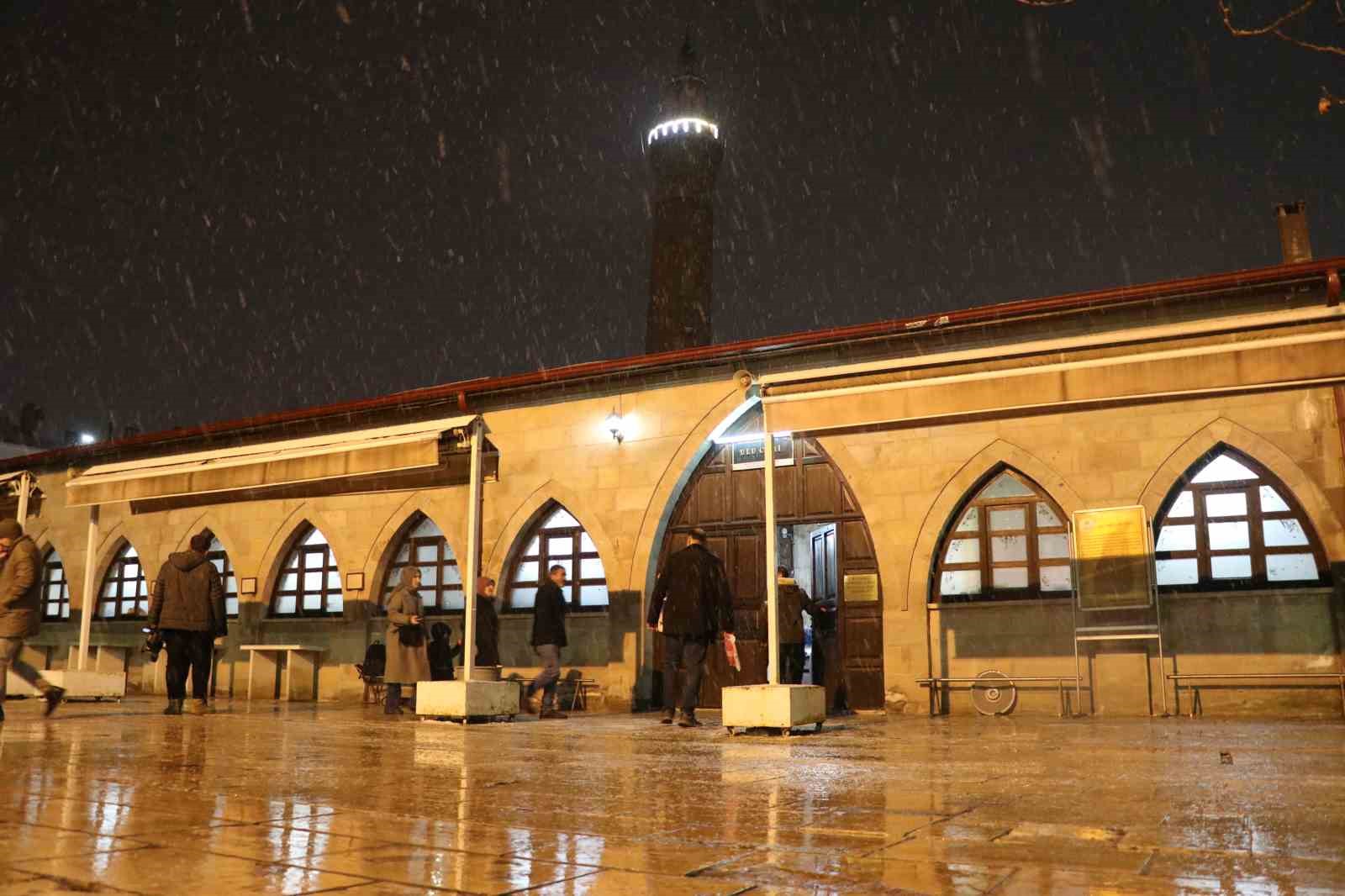 Ramazan Ayının Bereketi Sivas Ulu Camii’nde Hissedildi