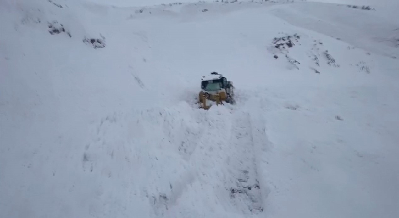 Şırnak’ta Çığ Felaketi: Yol Açma Çalışması Sırasında Operatör Çığ Altında Kaldı