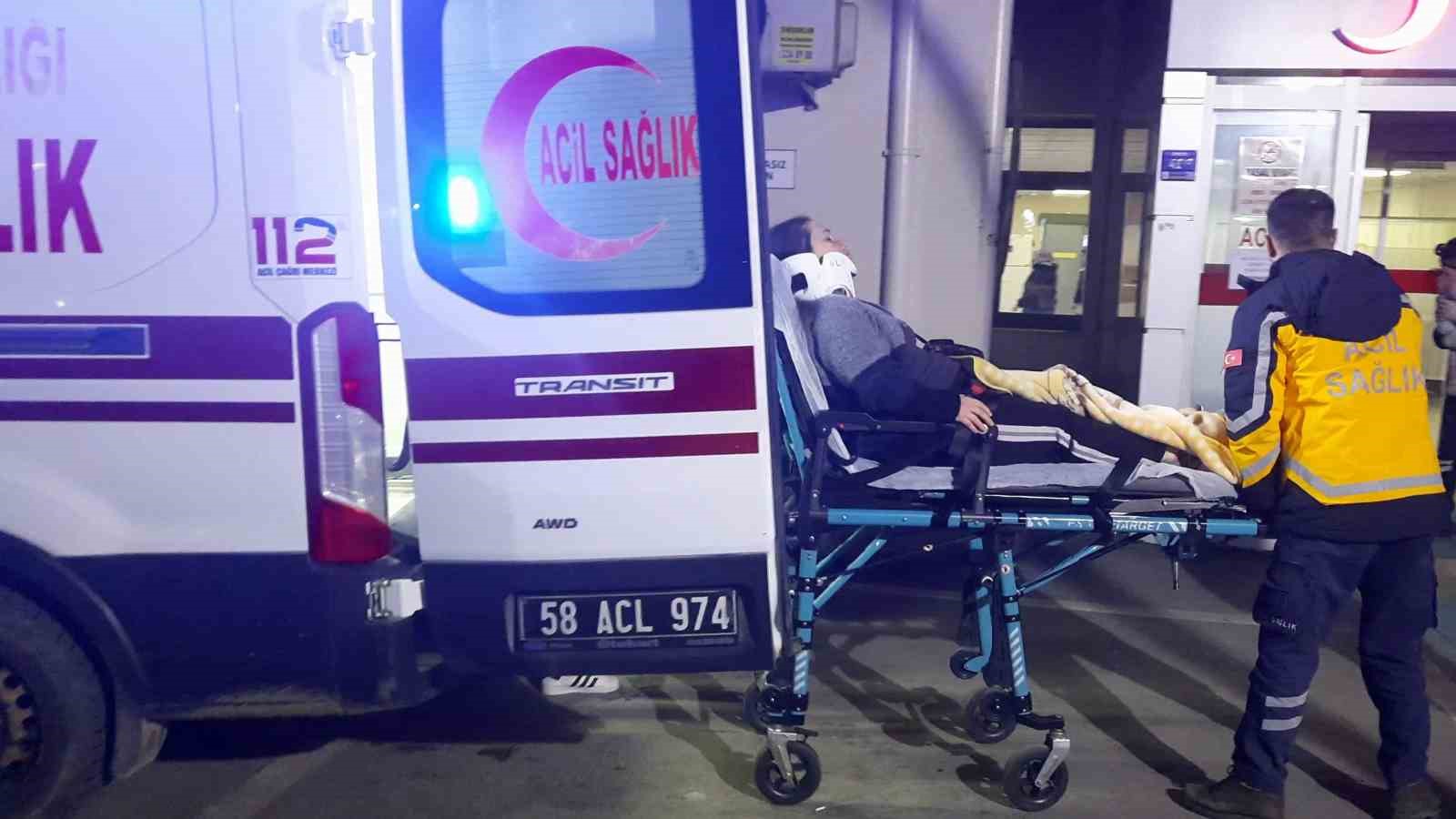 Sivas-Ankara Karayolunda Feci Kaza: 7 Kişi Yaralandı