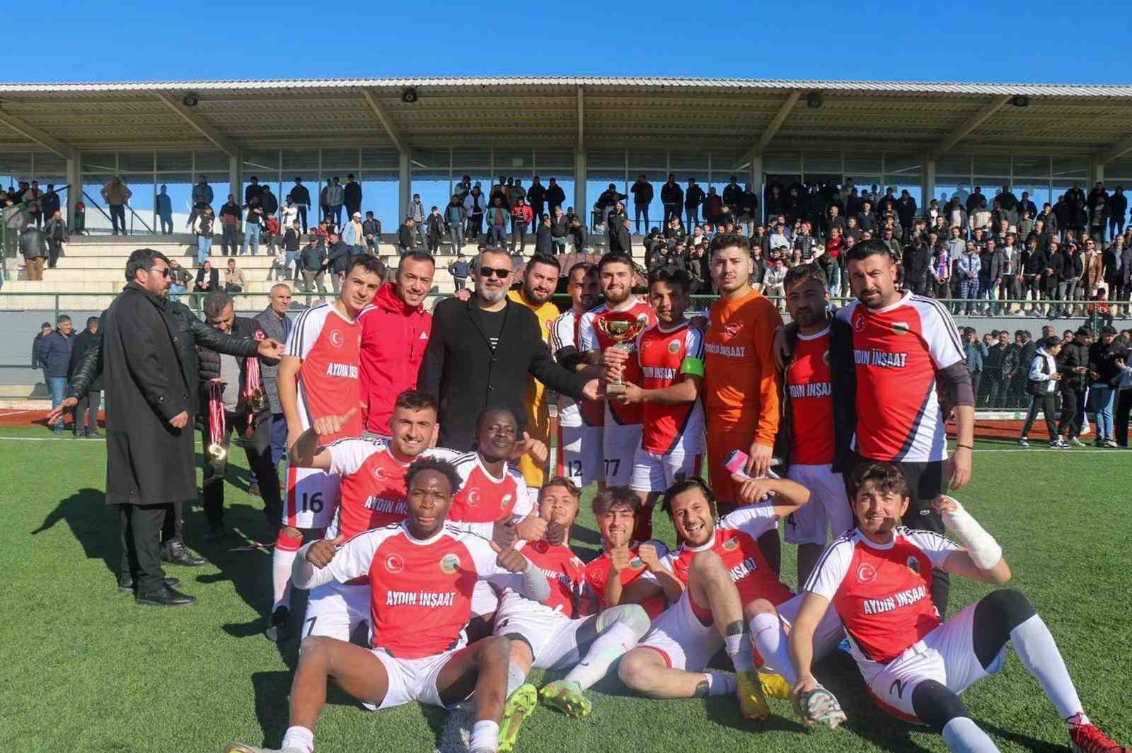 Sivas Köyler Arası Futbol Turnuvasında Kurtlapa Köyü Zirvede