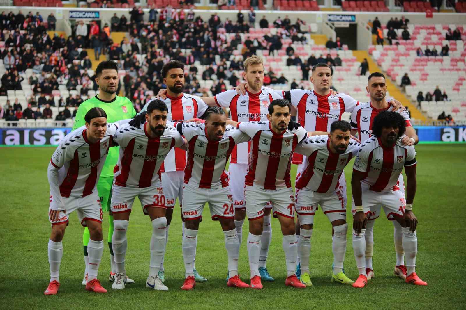 Sivasspor, Beşiktaş Karşısında 8 Oyuncusundan Mahrum