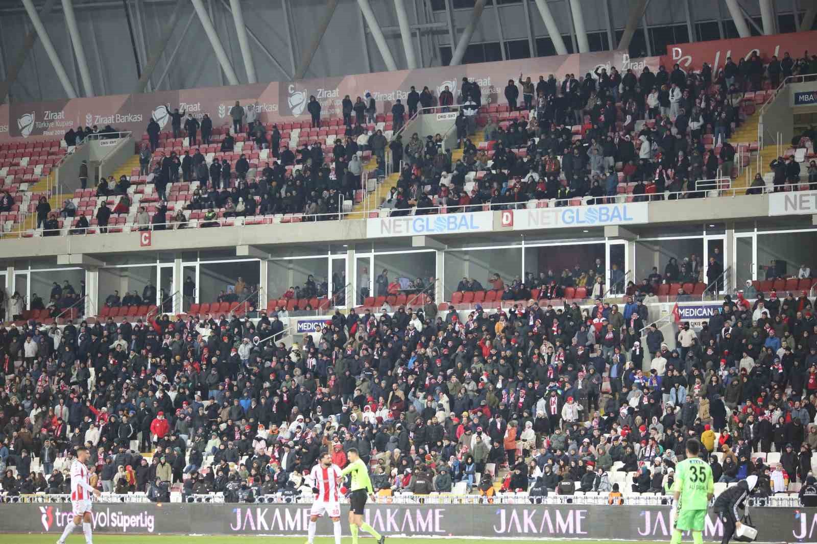 Sivasspor Taraftarlarından Yönetim İstifa Çağrısı