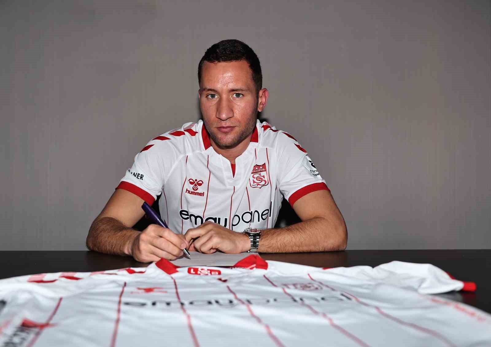 Sivasspor, Veljko Simic ile 2,5 Yıllık Anlaşma İmzaladı
