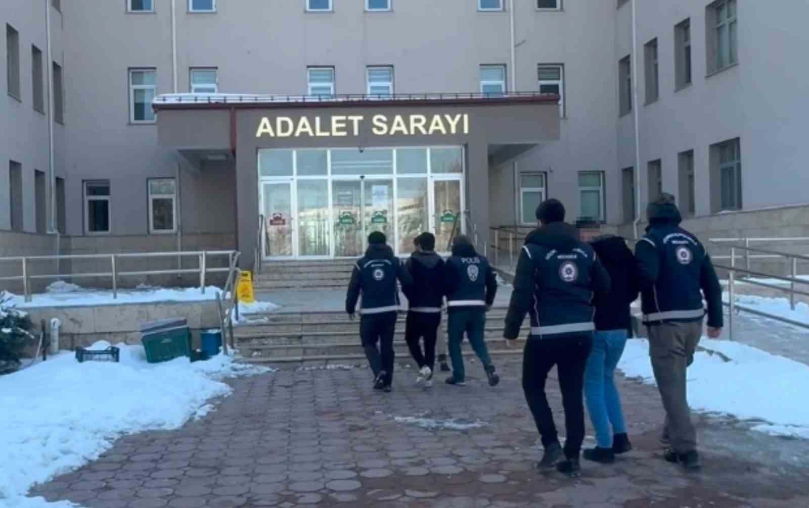 Sivas’ta Göçmen Kaçakçılığı Operasyonu: İki Şüpheli Tutuklandı