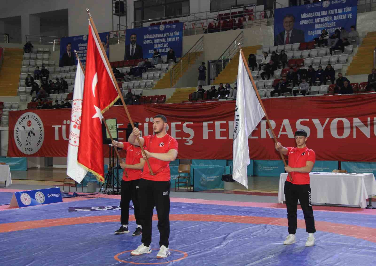Sivas’ta U23 Serbest Türkiye Güreş Şampiyonası Coşkuyla Başladı
