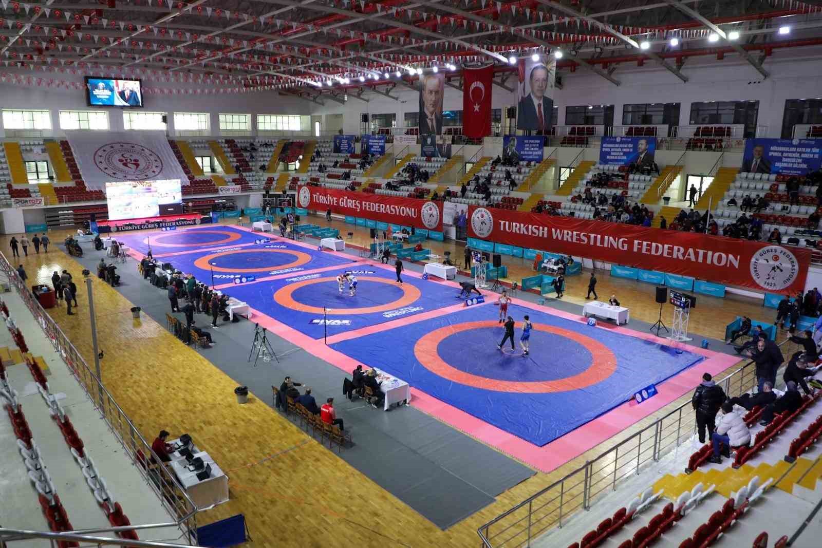 Sivas’ta U23 Serbest Türkiye Güreş Şampiyonası Heyecanı Başladı