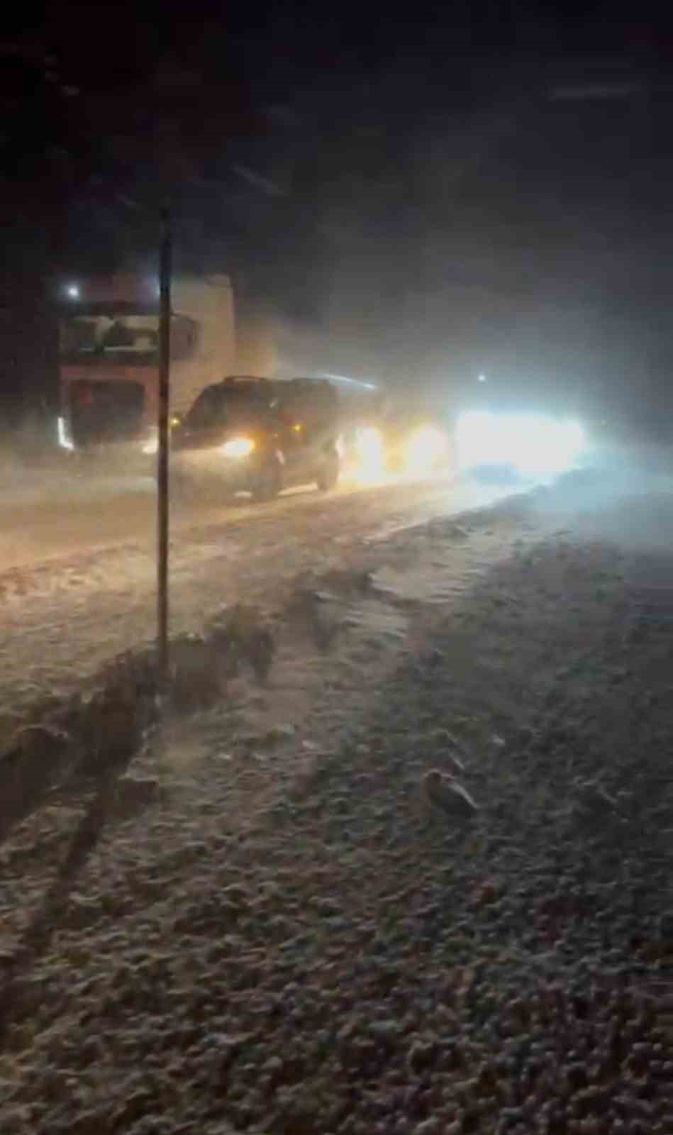 Sivas’ta Yoğun Kar Yağışı Ulaşımı Olumsuz Etkiledi