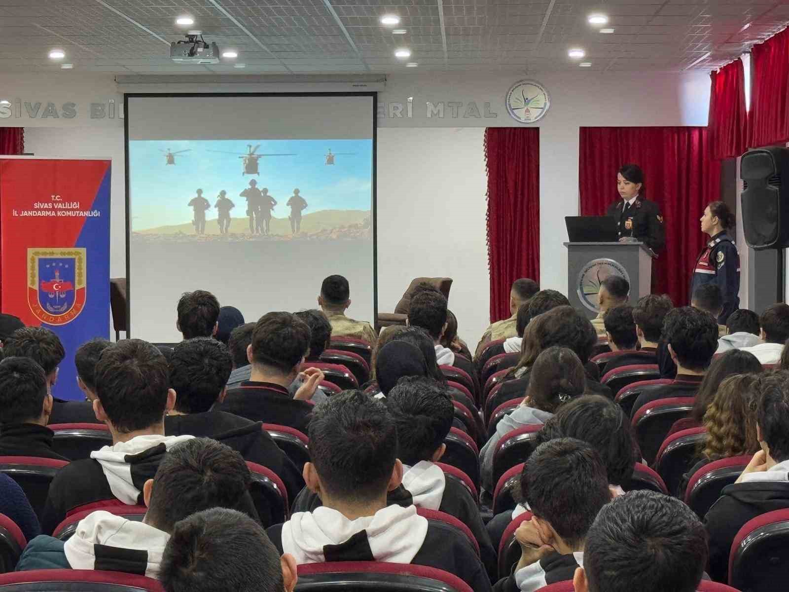 Sivas’taki Lise Öğrencilerine Jandarma Mesleği Anlatıldı