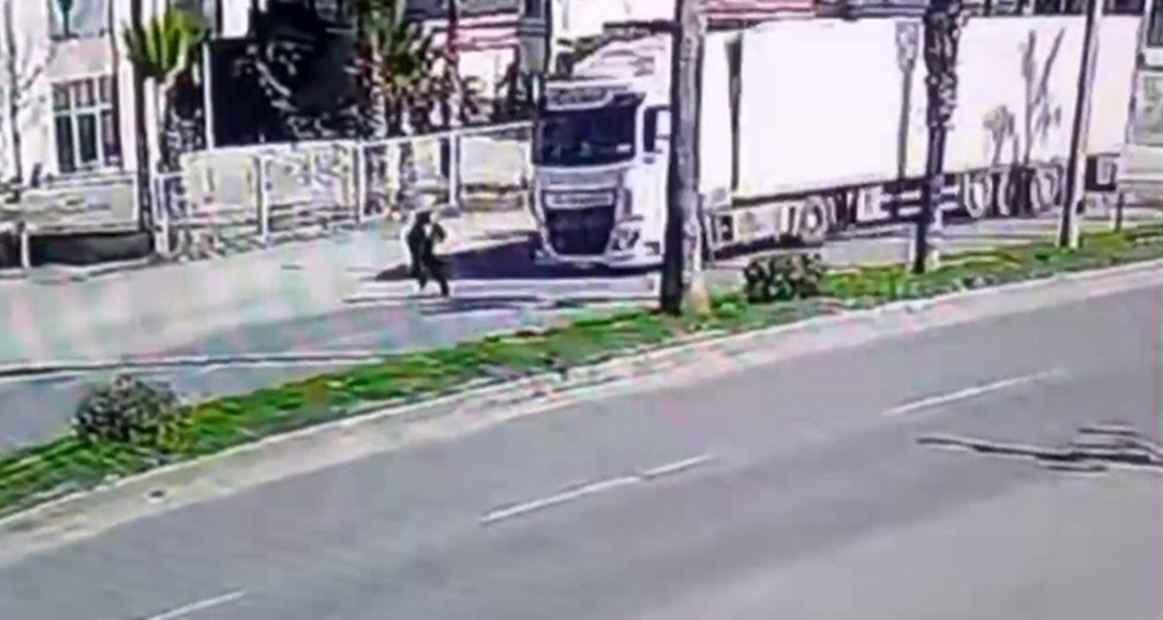 Tarsus’ta Trafik Kazası: Genç Kız Tırın Altında Kaldı