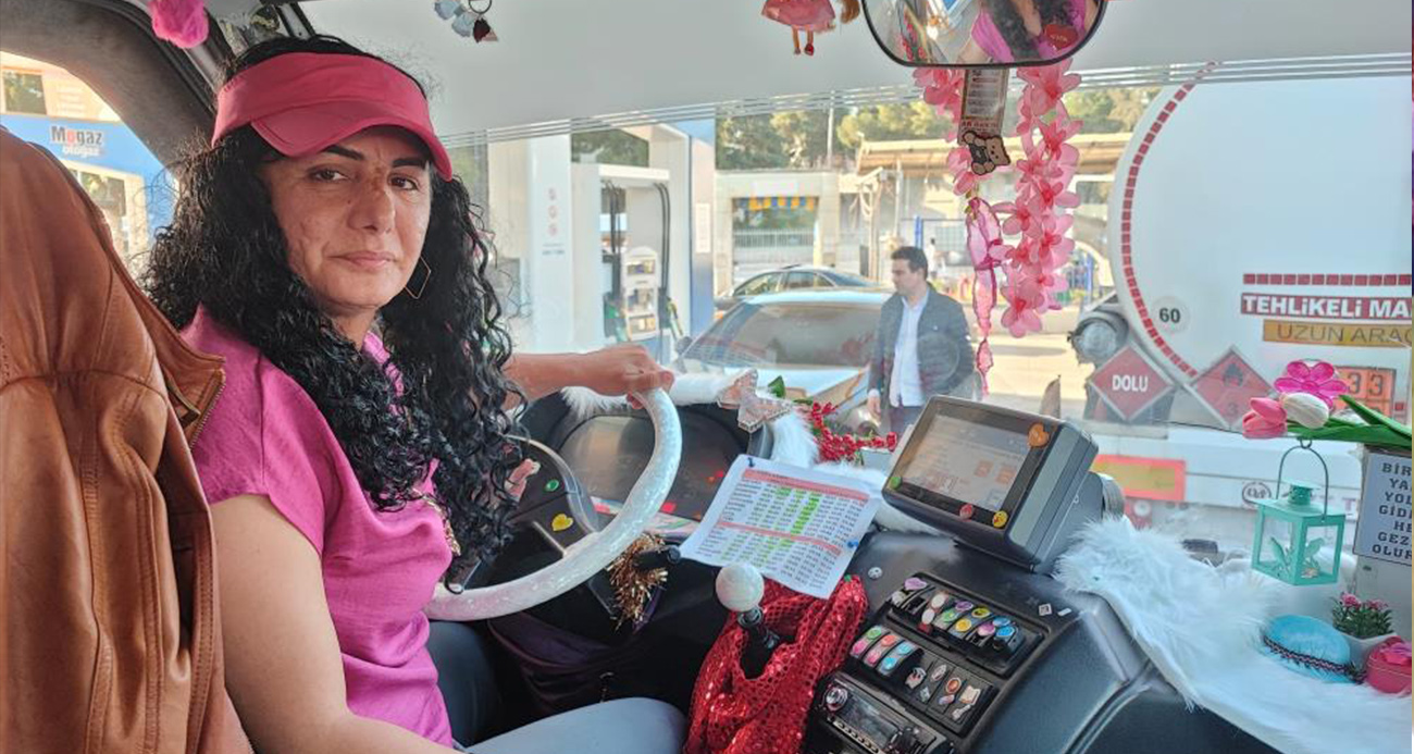 Adana’da Kadın Dolmuş Şoförü Yolcuları Şaşırtıyor