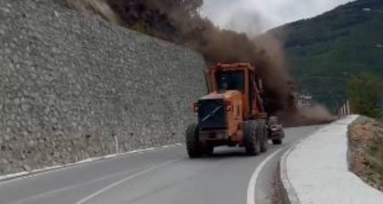 Artvin’de Yağışların Tetiklediği Heyelan Tehlikesi: İş Makinesi Son Anda Kurtuldu