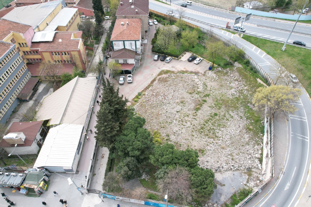 Avcılar’daki Cami İnşaatı Yeniden Gündemde: Vatandaşlar Yeniden Yapılmasını Bekliyor