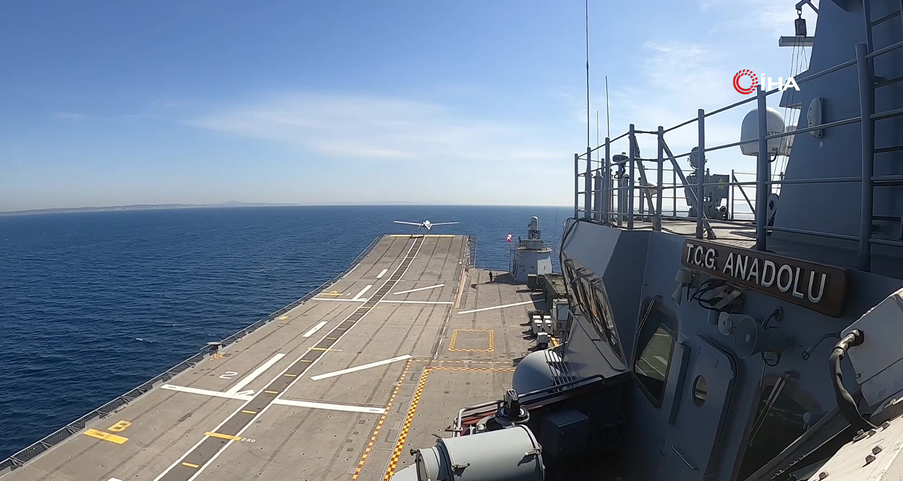 Bayraktar TB3 SİHA, TCG Anadolu Üzerinde Başarılı Testler Gerçekleştirdi