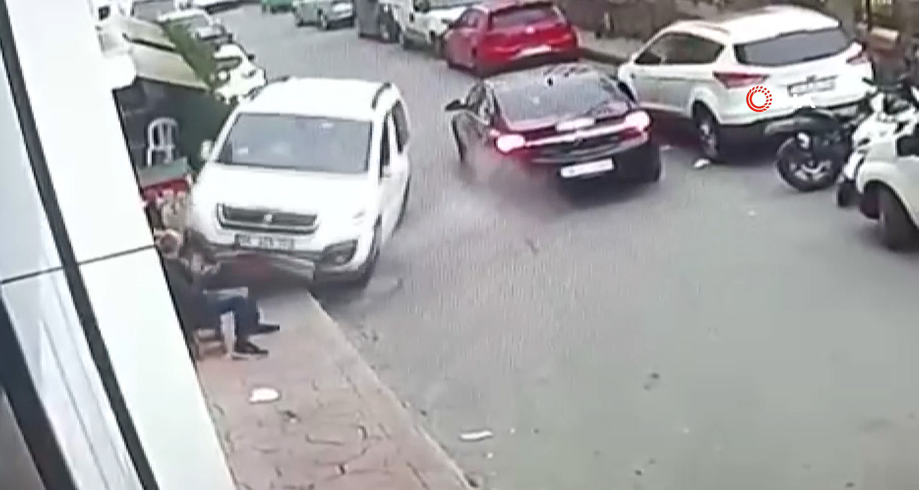 Beyoğlu’nda 17 yaşındaki sürücü kaldırımdaki yaşlı adamı ezdi