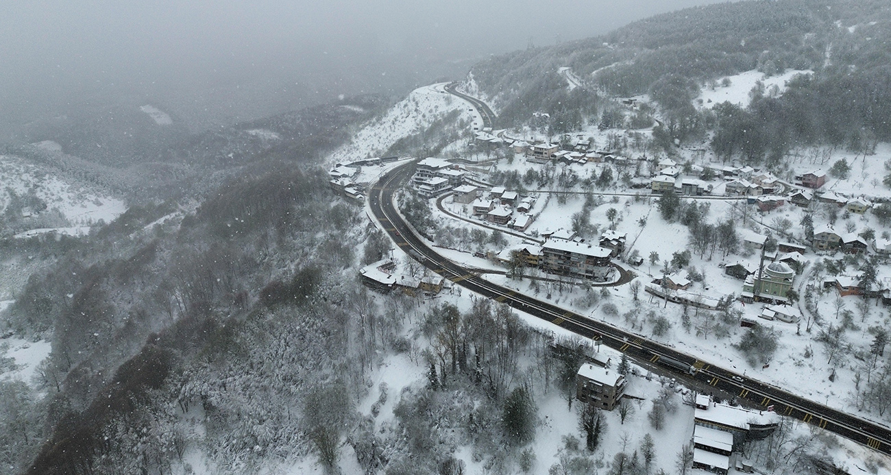Bolu Dağı’nda Kar Yağışı Etkisini Sürdürüyor