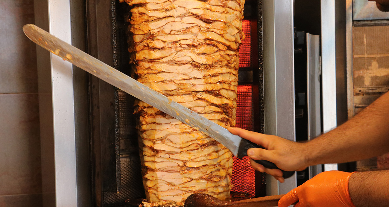 Çiğ Tavuk Ekleme Uygulamasının Tehlikeleri: Tavuk Döner Zehirlenmelerine Dikkat