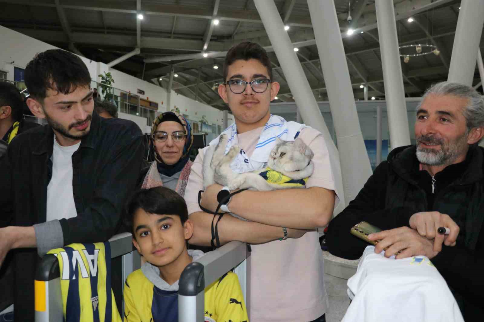 Fenerbahçe, Sivas’ta Taraftarlar Tarafından Coşkuyla Karşılandı