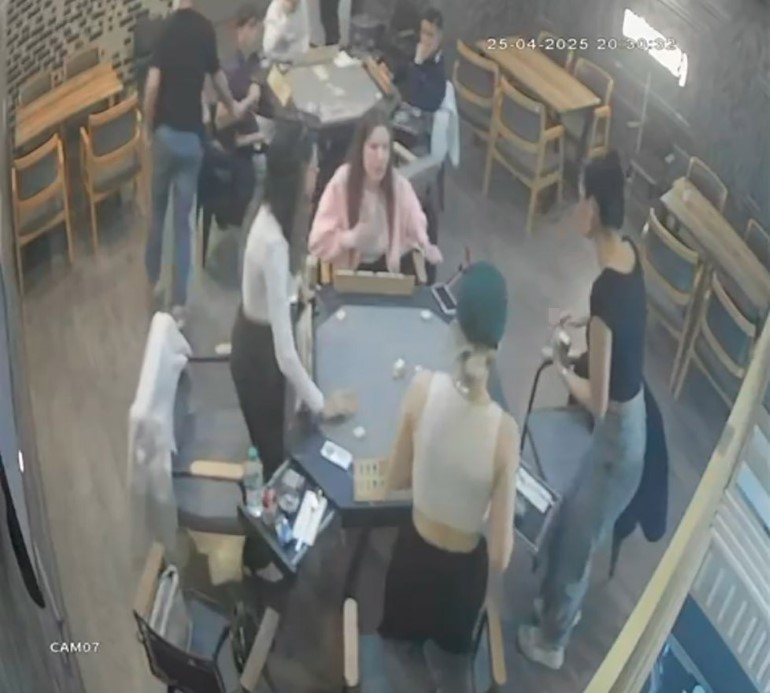 İstanbul’da Deprem Sırasında Okey Oynayan Grubun Panik Anları