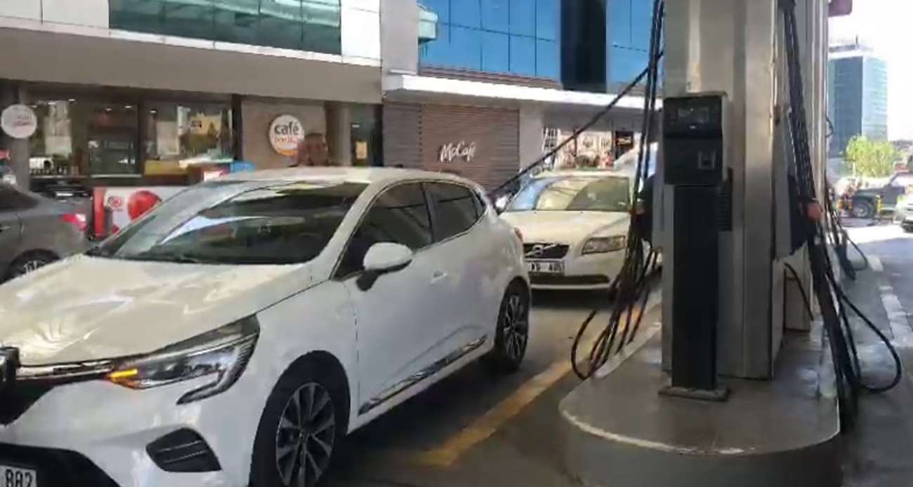 İstanbul’da Deprem Sonrası Akaryakıt İstasyonlarında Uzun Kuyruklar