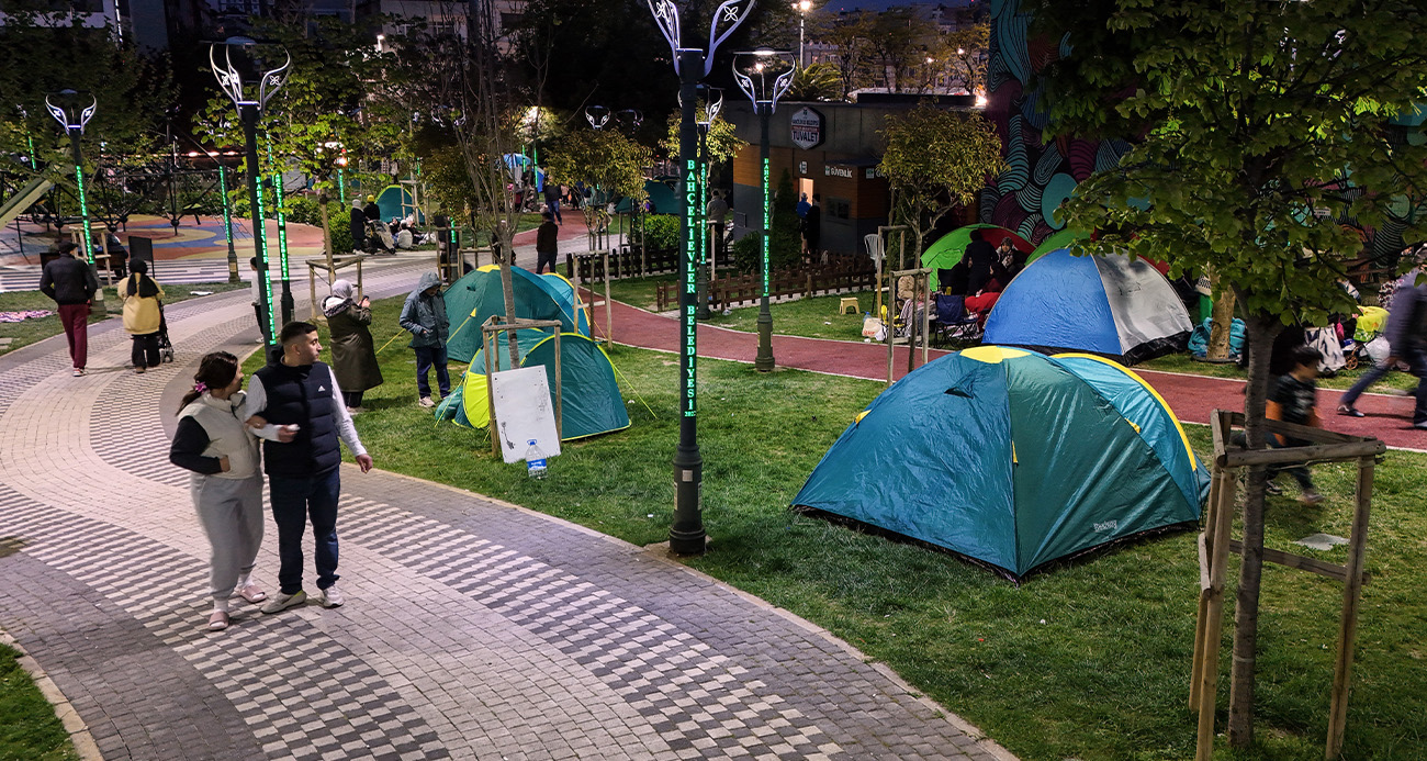 İstanbul’da Deprem Sonrası Parklarda Gece Konaklaması