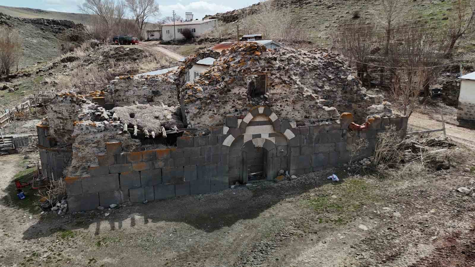 Kangal’daki Tarihi Mancılık Kilisesi Definecilerin Zararından Sonra Restorasyon Bekliyor