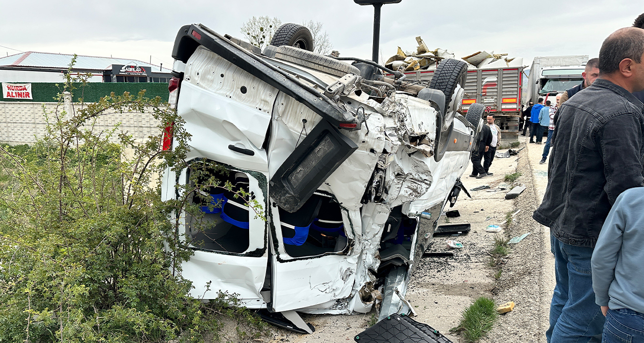 Kastamonu’da Trafik Kazası: Minibüs Tırla Çarpıştı, 10 Yaralı