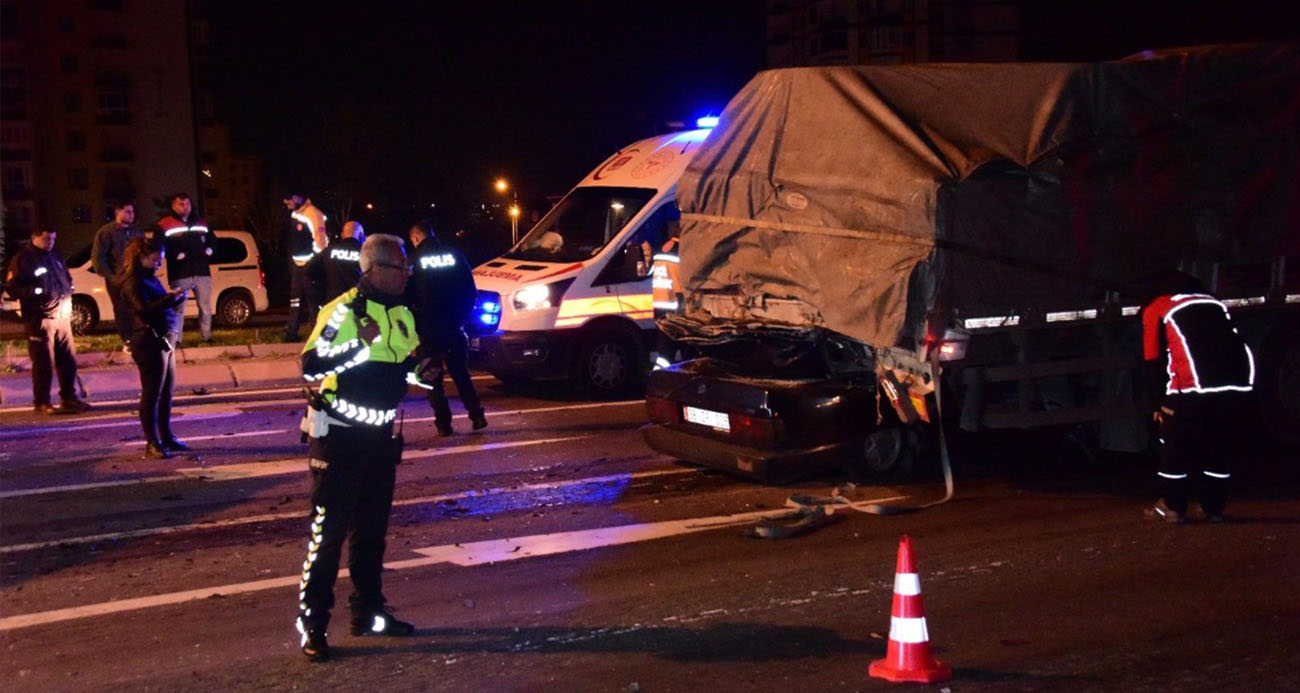 Kayseri’de Trafik Kazası: Tır, Otomobili Altına Aldı – 1 Kişi Hayatını Kaybetti