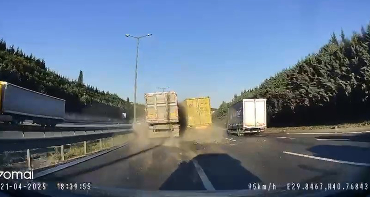 Kocaeli TEM Otoyolu’nda Zincirleme Trafik Kazası Görüntülendi