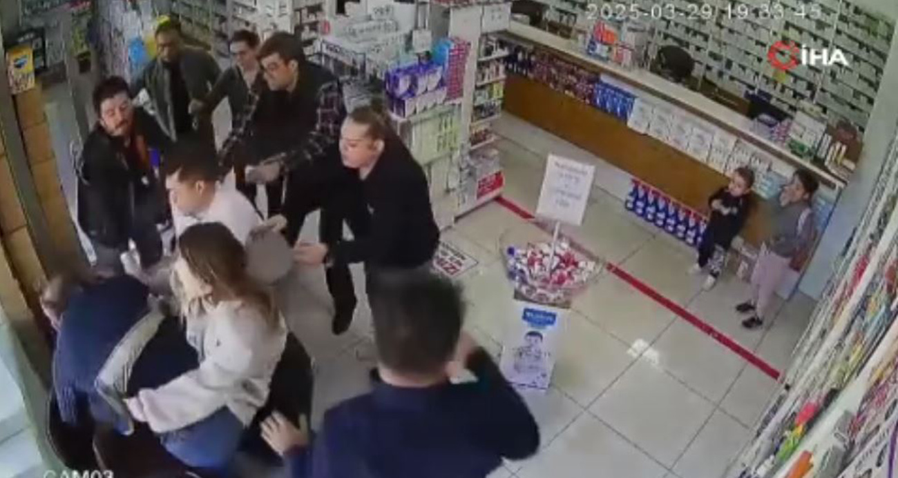 Konya’daki Nöbetçi Eczanede Yaşanan Şiddetli Kavga Güvenlik Kamerasında