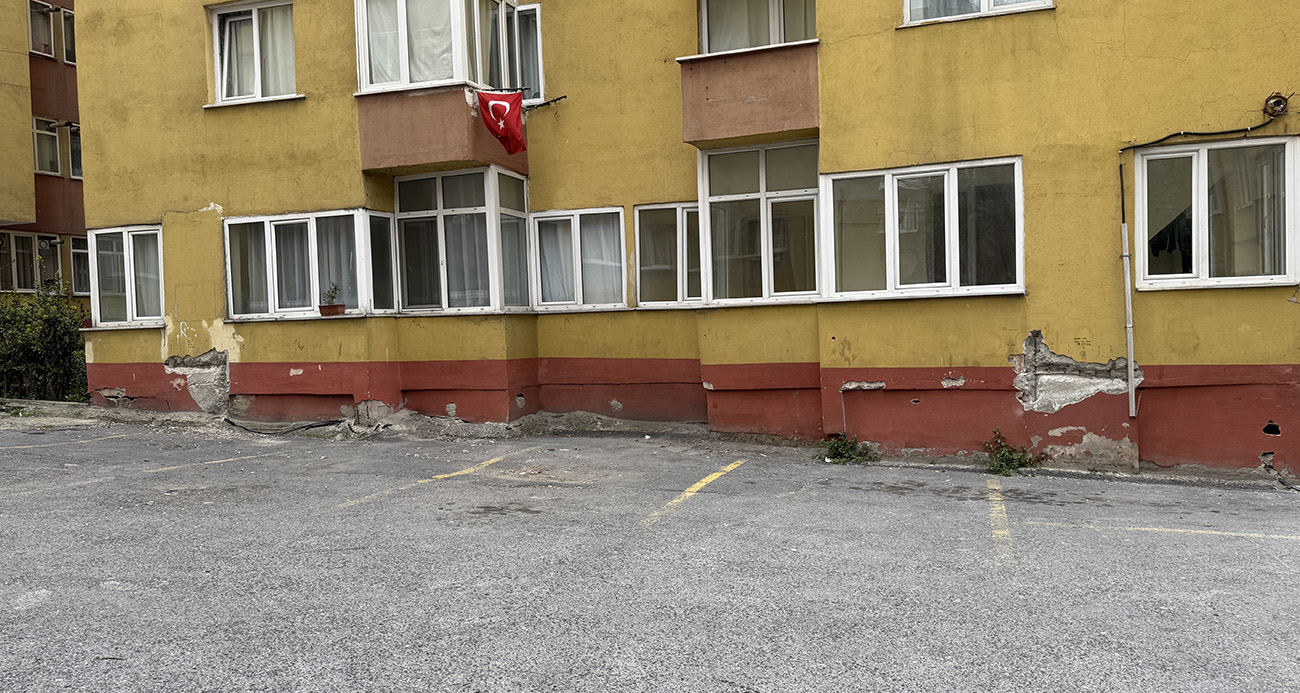 Küçükçekmece’deki Site, Deprem Sonrası Endişeleri Artırdı