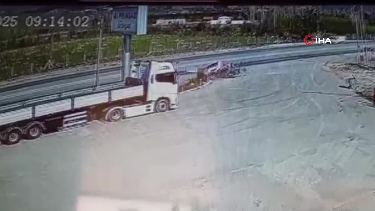 Malatya’da Trafik Kazası: Araç Toprak Yığınına Çarparak Savruldu