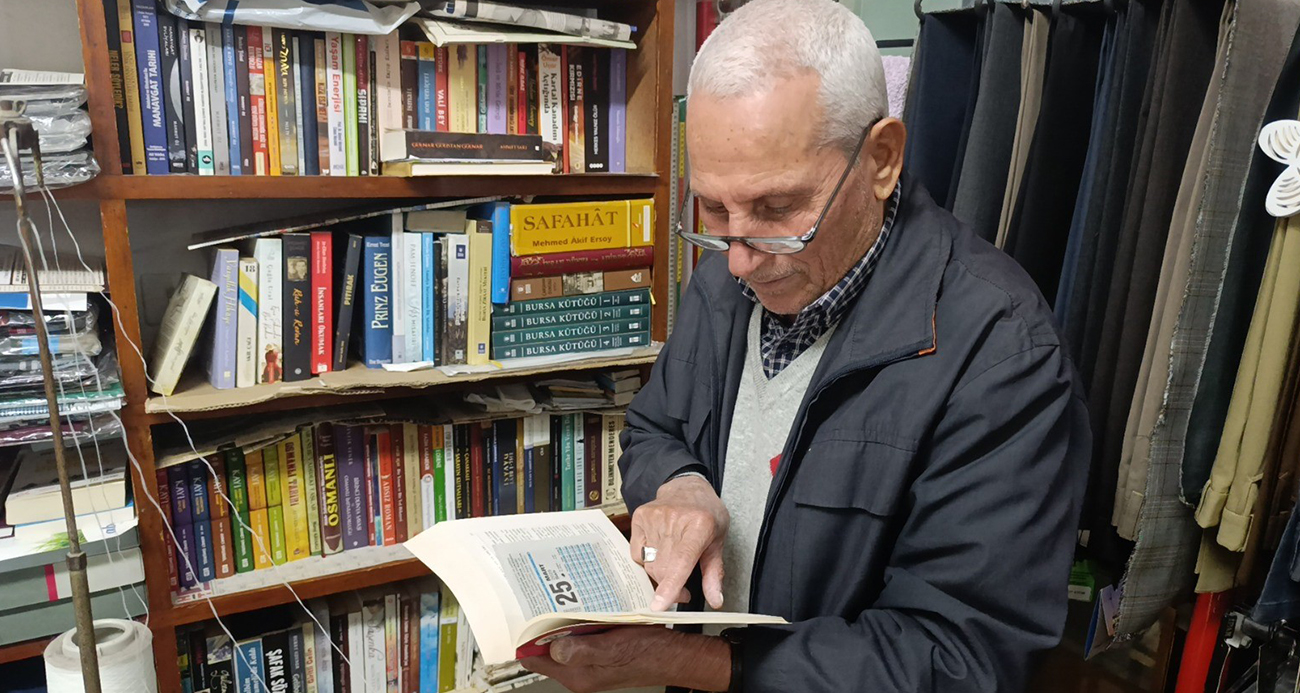 Manavgat’ta Bir Terzinin Kitap Aşkı: 69 Yıllık Ustalık ve Binlerce Kitap
