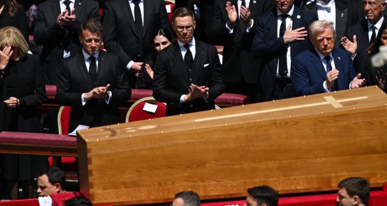 Papa Franciscus, Dünya Liderleri ve Yüz Binlerce Kişi Tarafından Son Yolculuğuna Uğurlandı