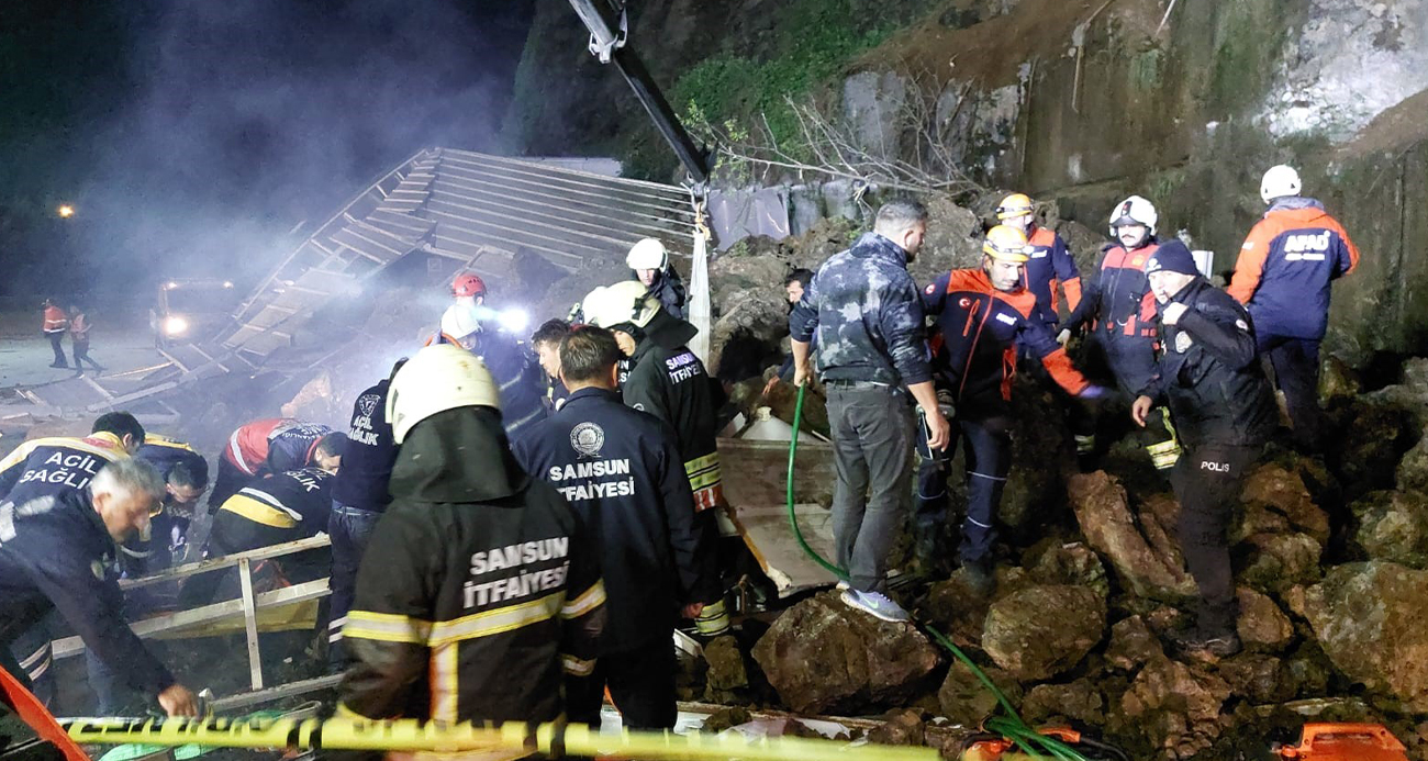 Samsun’da Heyelan Felaketi: Akaryakıt İstasyonunda Arama-Kurtarma Çalışmaları Sürüyor