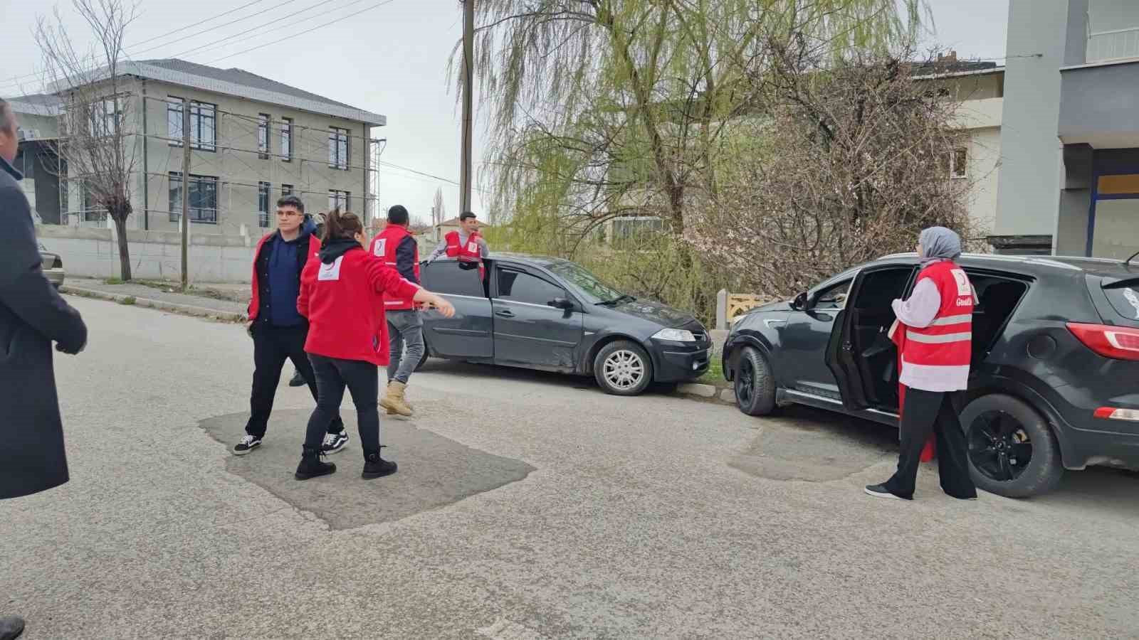 Şarkışla’da Polis Haftası Sürprizi: Kızılay Gönüllülerinden Pasta Jest