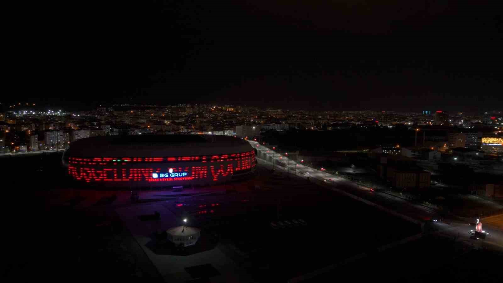 Sivas 4 Eylül Stadı, A Milli Kadın Futbol Takımı’nı Aydınlattı