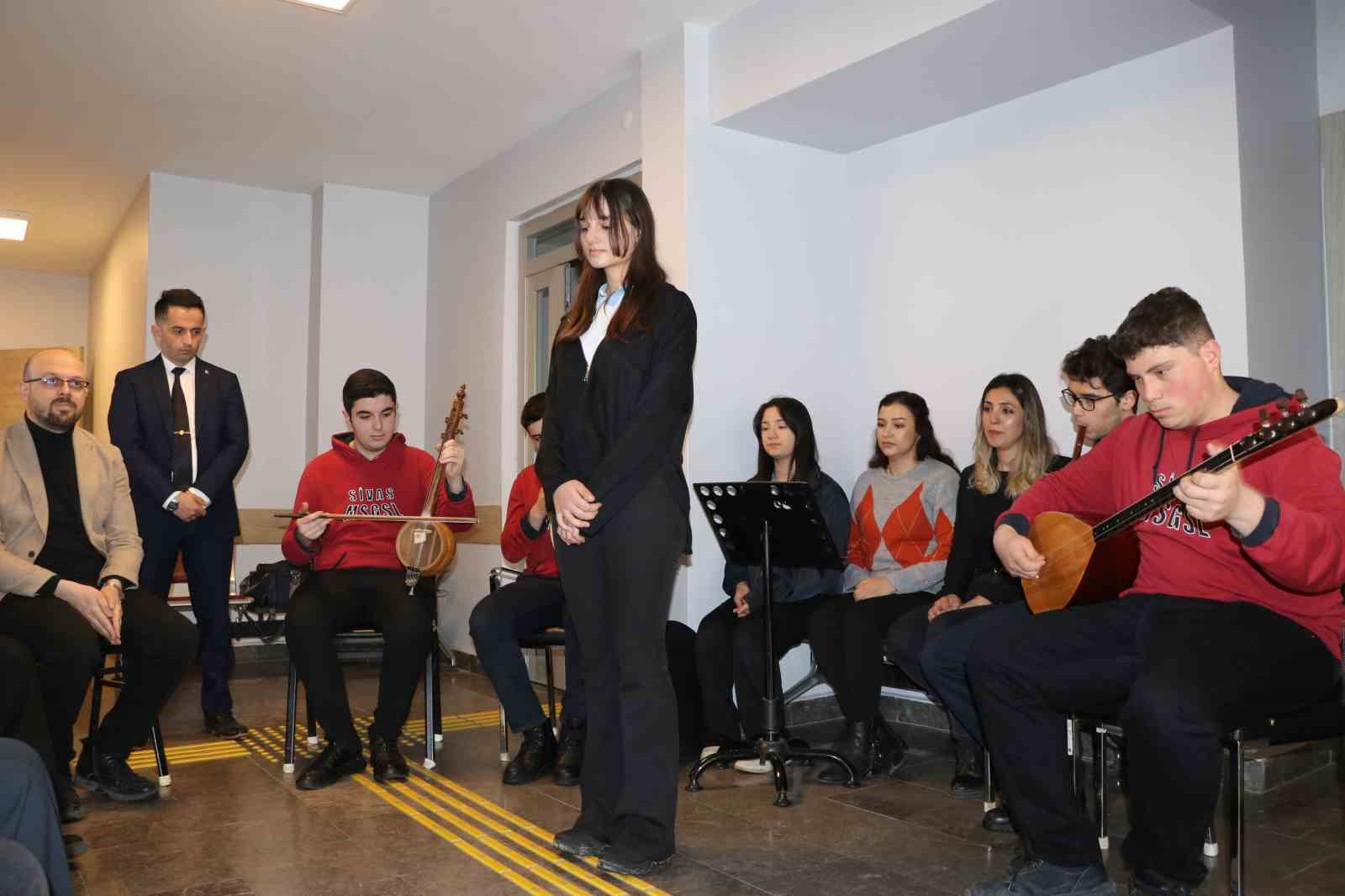 Sivas Güzel Sanatlar Lisesi Öğrencileri, Polis Haftası’nda Anlamlı Bir Konser Verdi