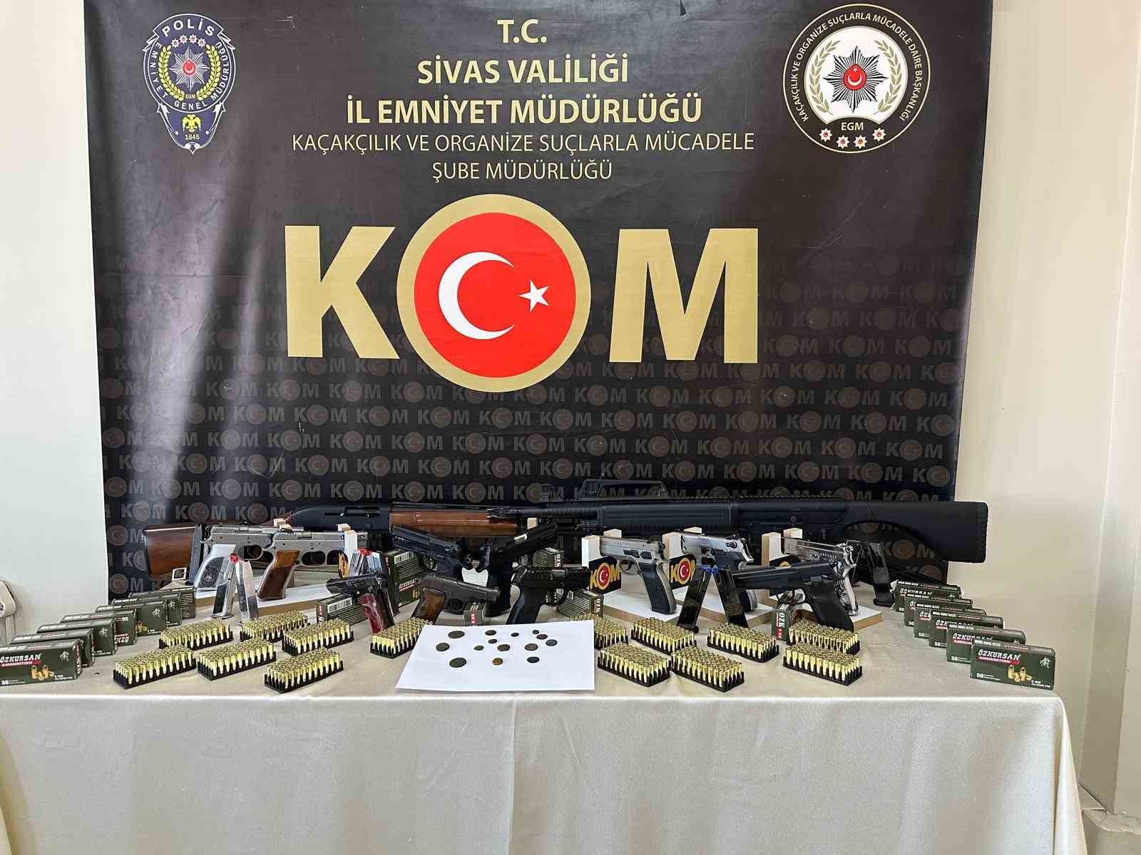 Sivas Merkezli Çok İlde Silah Kaçakçılığı Operasyonu: Çok Sayıda Silah ve Mühimmat Ele Geçirildi