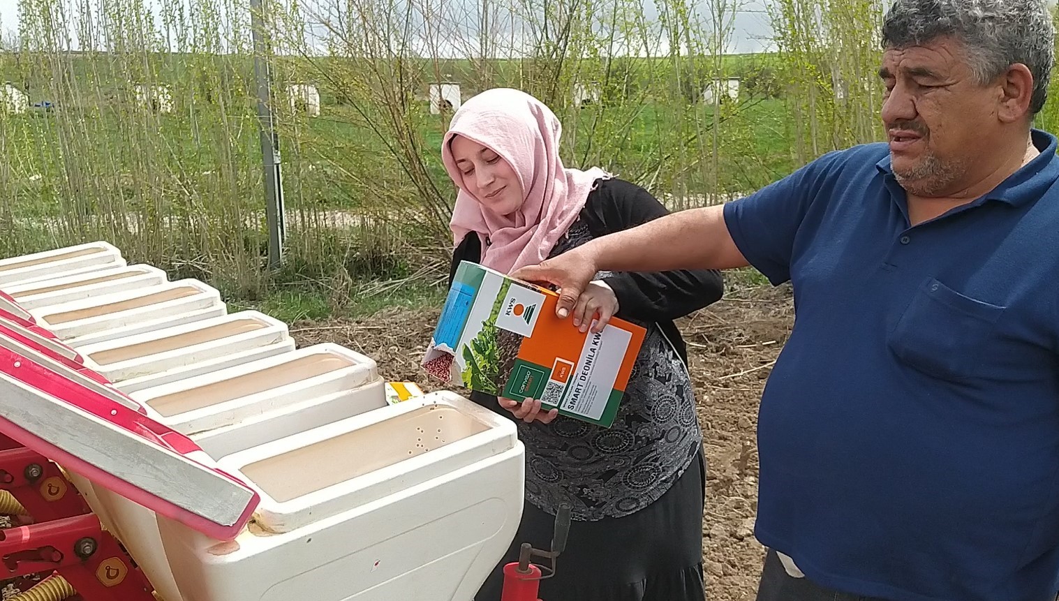Sivas’ın Gemerek İlçesinde Kadın Çiftçi, Tarlaları Yeniden Yeşertiyor