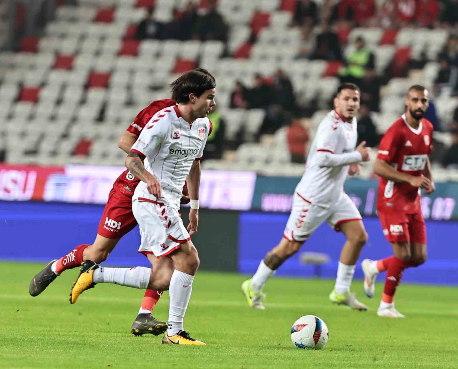 Sivasspor-Antalyaspor Maçında VAR Görevini Miguel Angel Ortiz Arias Üstlenecek